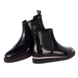 Cougar Woman’s Kensington Rain Boot. Size 10.